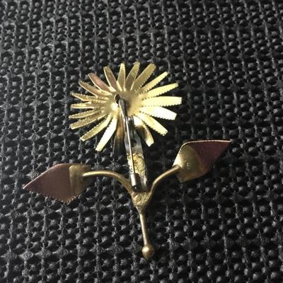 Vintage sunflower gold tone brooch
