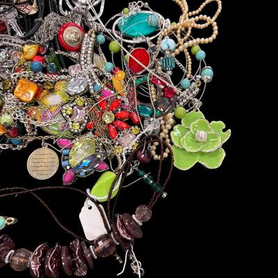 Sale Photo Thumbnail #477: Assortment of Parts and Pieces of Jewelry