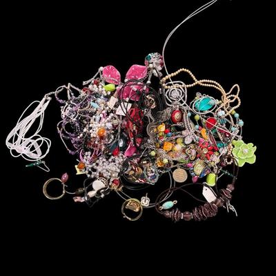 Sale Photo Thumbnail #478: Assortment of Parts and Pieces of Jewelry