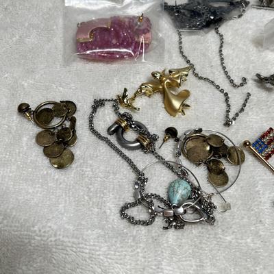 Lot 241 Assorted Jewelry