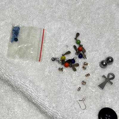 Lot 243 Jewelry parts/ pieces