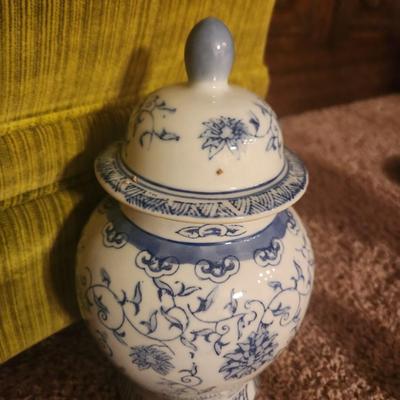 Blue willow cookie jar