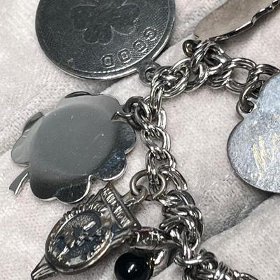 Lot 260 Charm bracelet