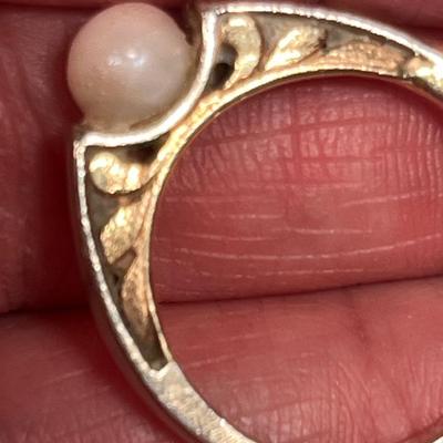 Lot 263 14K & Pearl Ring