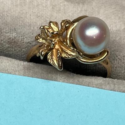 Lot 267 14K Pearl ring