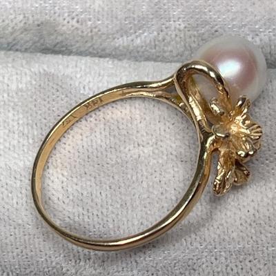 Lot 267 14K Pearl ring