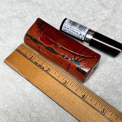 Lot 383 Leather purse African scene