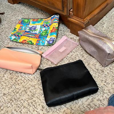 Lot 286 Makeup/ Travel bags