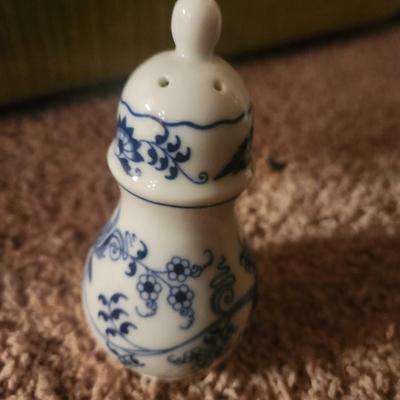 Blue china pepper shake