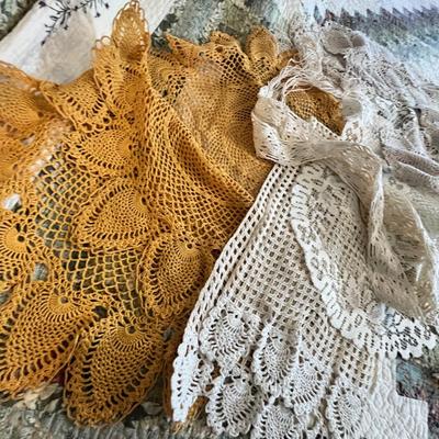 Lot 314 Doilies & lace