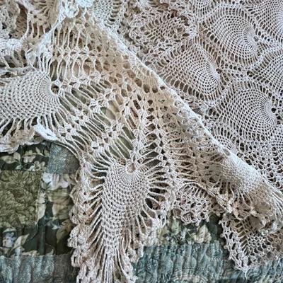Lot 314 Doilies & lace