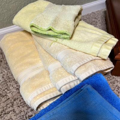 Lot 315 Towels sets