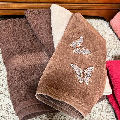 Lot 316 Towel grouping #2