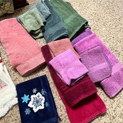 Lot 317 Towel grouping #3