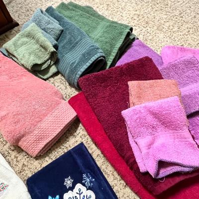 Lot 317 Towel grouping #3