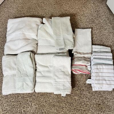 Lot 318 White towel group