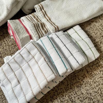 Lot 318 White towel group