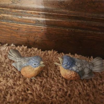 Twin porcelain birds
