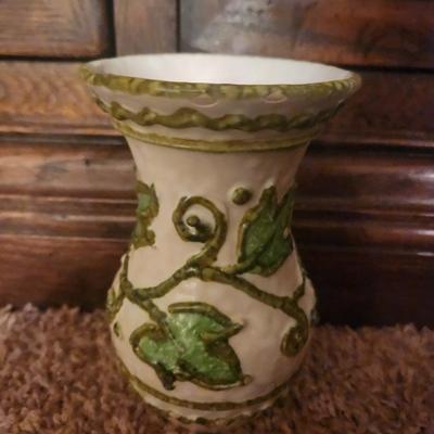 Leaf pattern vase