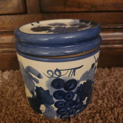 Designpac Blue and white china canister