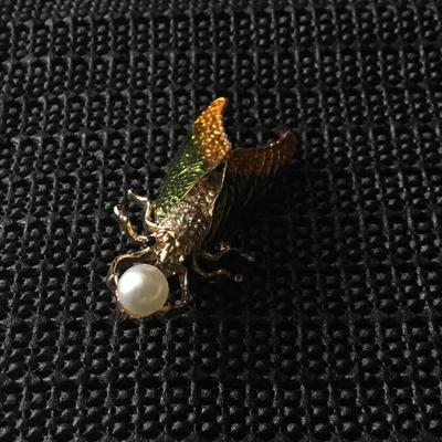 Enamel pearl like cicada brooch