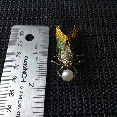 Enamel pearl like cicada brooch