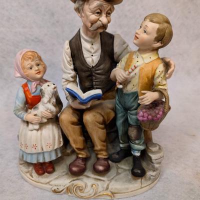 Sale Photo Thumbnail #224: Tundra Imports, INC Japan Porcelain figurine 
8.5x7x4