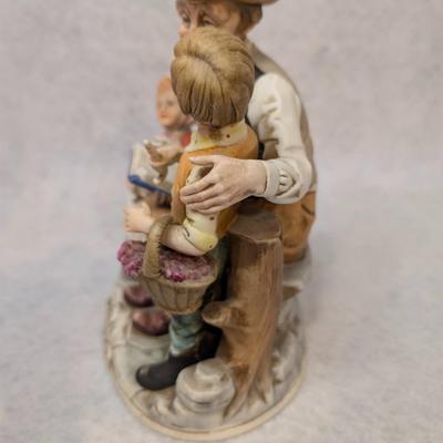 Sale Photo Thumbnail #225: Tundra Imports, INC Japan Porcelain figurine 
8.5x7x4