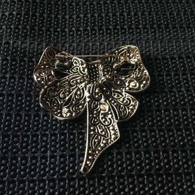 Gold tone ribbon colorful rhinestones brooch