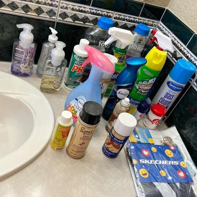 Lot 321 Cleaning supplies