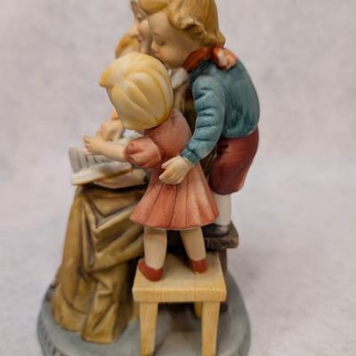 Sale Photo Thumbnail #234: Vintage Lefton China hand painted  "Storytime With Grandma" #4723
7.5x4.5x3.5