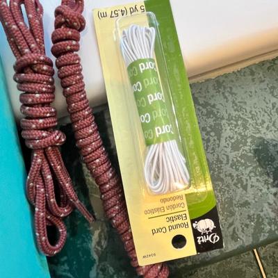 Lot 325 makeup & shoe strings