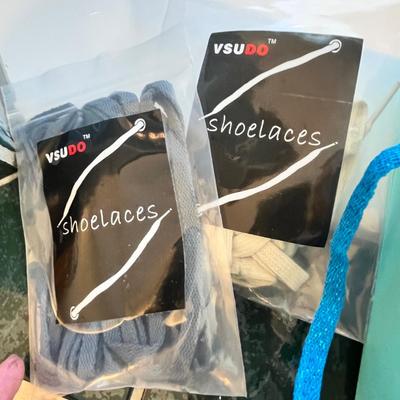 Lot 325 makeup & shoe strings