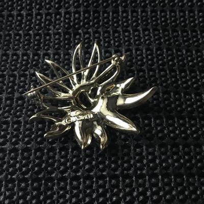 Sarah Cov gold tone Demi flower brooch