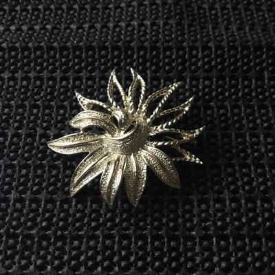Sarah Cov gold tone Demi flower brooch