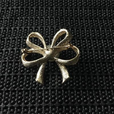 Gold tone bow brooch pin faux pearl