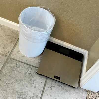Lot 331 Scale & trash can