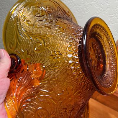 Lot 335 Tiara Sandwich Large Basket