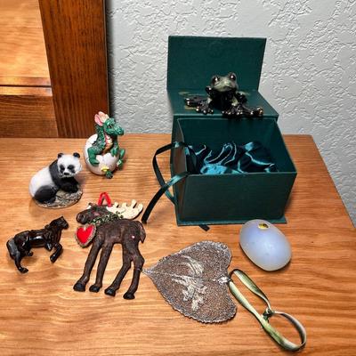 Lot 341 Animal decor