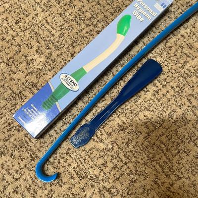 Lot 344 Shoe horns & personal wipe
