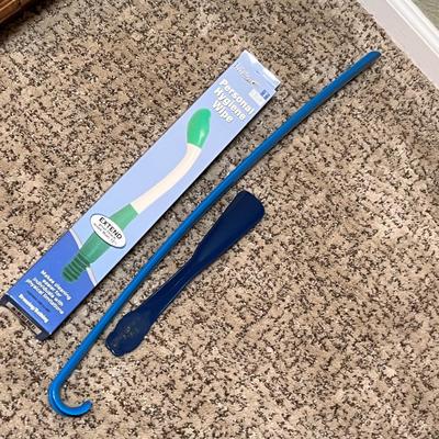 Lot 344 Shoe horns & personal wipe
