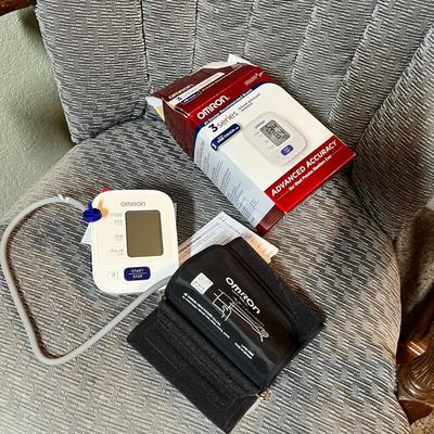 Lot 34 Electronic blood pressure tester