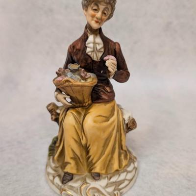 Sale Photo Thumbnail #272: Vintage Napcoware D'Arte Porcelain Figurine 
7x4