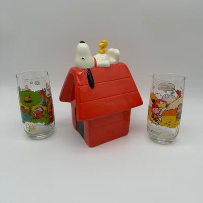Vintage Snoopy Doghouse Coin Bank w/ Woodstock + McDonald’s Camp Snoopy Glasses (3-Piece Lot)