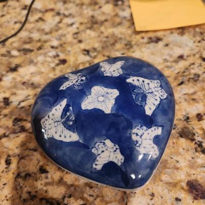 Small butterfly container