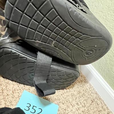 Lot 352 Recovery boots