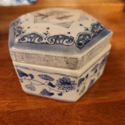 Blue china potpourri container