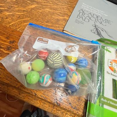 Lot 377 Assortment of goodies