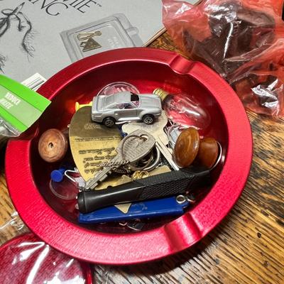 Lot 377 Assortment of goodies