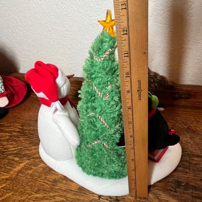 Lot 392 Battery Op scene